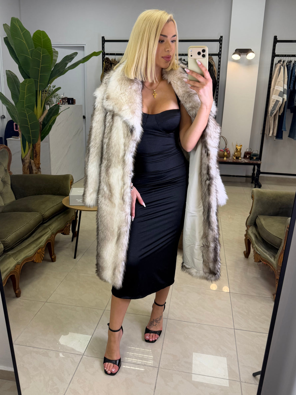 SNOW EMPRESS LUXURY FUR COAT