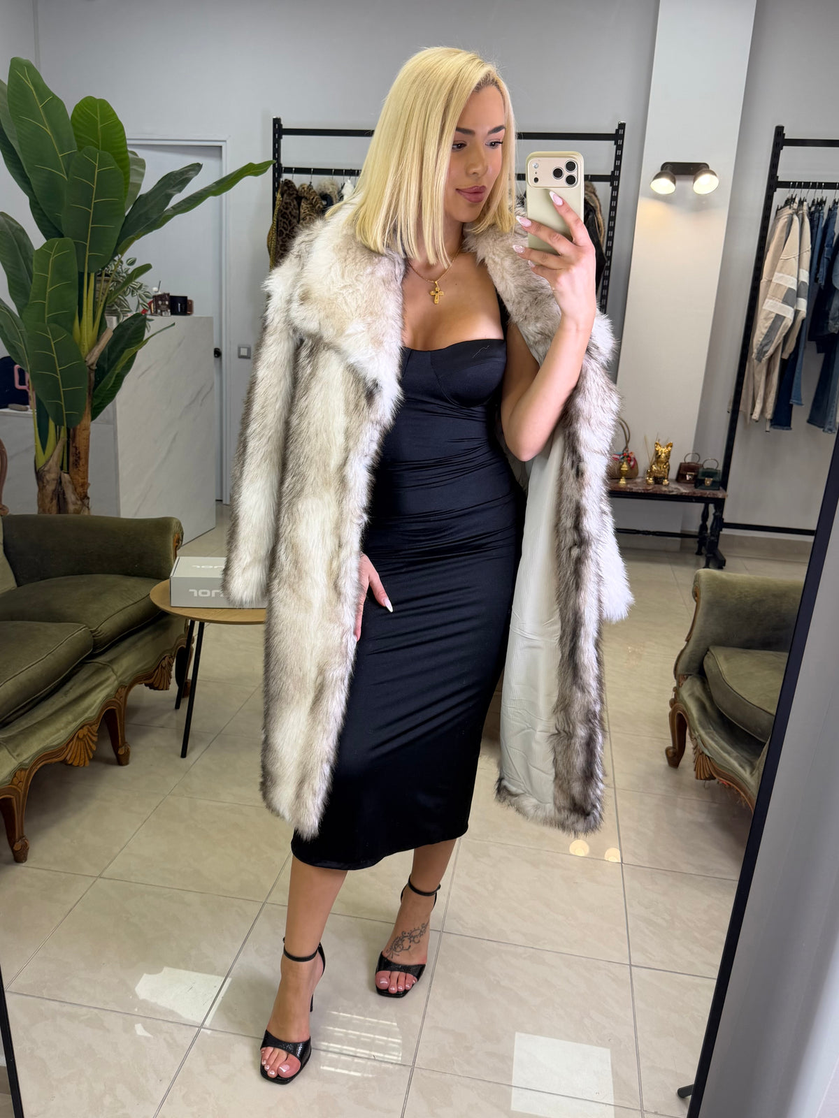 SNOW EMPRESS LUXURY FUR COAT