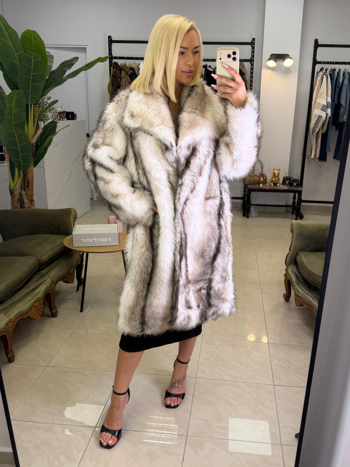 SNOW EMPRESS LUXURY FUR COAT